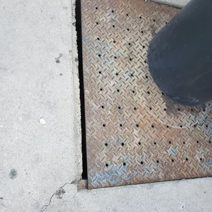 Looks like u could fall through.. danger zone. Metal plate moves.. how does this place pass inspection!?