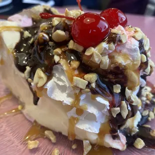 Banana split pie