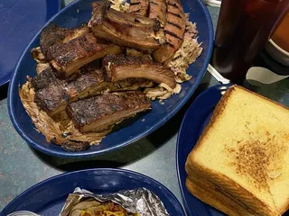 RIBS & Tractor Brewing