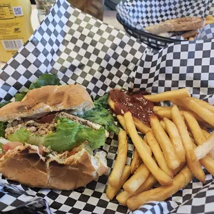 Cheese burger and fries were super and very hot.