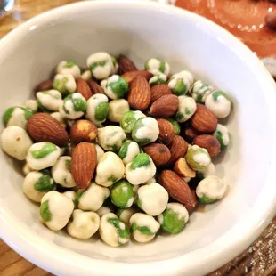 wasabi pea, smoked almond (Feb. 8, 2025)