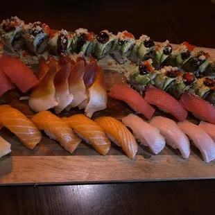 Variety of sushi，Sashimi ，Dragon  roll