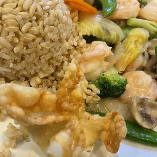 Vegetables with shrimp and brown rice