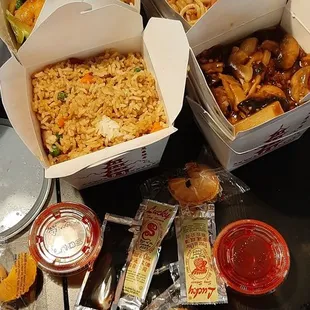 Extras added- soy sauce, sweet and sour sauce, napkins