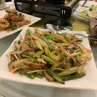Seasonal Vegetable in Fish Broth with Dried Shrimp and Fish Maw