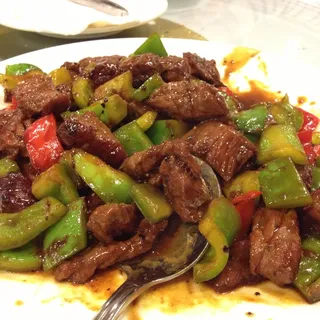 G002. Stir-Fried Diced Beef with Honey Pepper Sauce