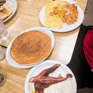 Pancake, omelt, bacon