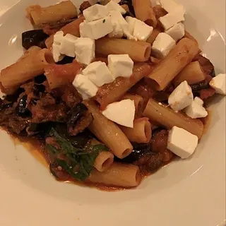 Rigatoni with Eggplant and Mozzarella in Tomato Sauce