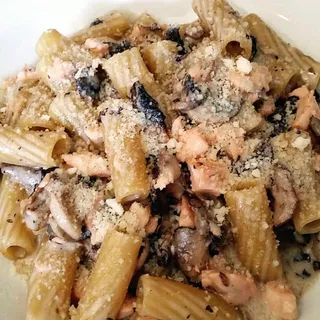 Rigatoni with Salmon and Cream