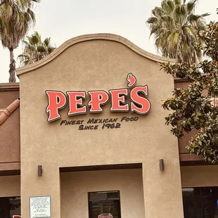Pepe&apos;s Entrance