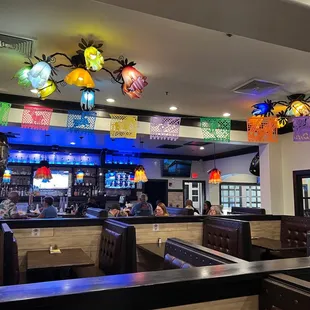 Dining room &amp; bar