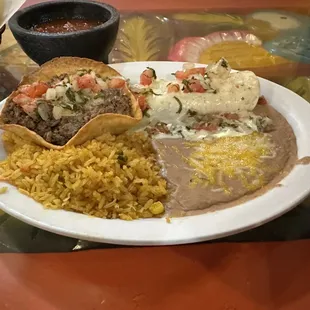 Piñata Blanca lunch meal