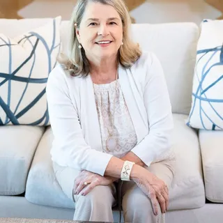 Jeanne Diamond, McGraw Realtors D.