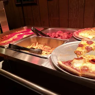 Chicken wings were refreshed before we left.  Pasta was at just about the same amount when we arrived, leaving the restaurant pic.