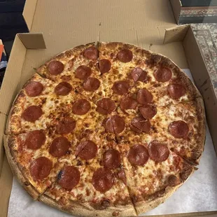 Pepperoni pizza - large