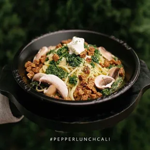 Kale and Spinach Pasta (comes with fried tempeh and mushrooms)