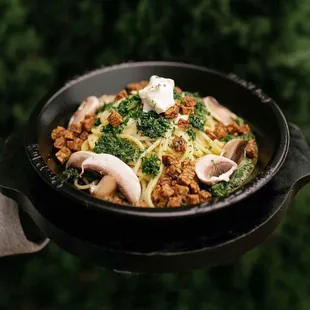 Spinach &amp; Kale Teppan Pasta (comes with tempeh and mushrooms)