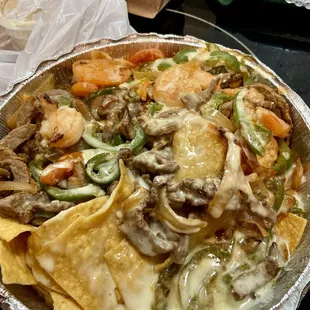 Fajita nachos with shrimp