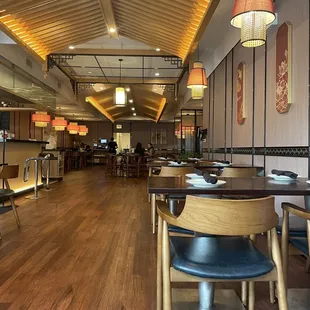 sushi and sashimi, interior