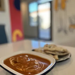 Butter chicken &amp; garlic naan