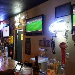 Plenty of televisions to watch the game. Friendly local crowd with fast bar service and $2 beer specials!