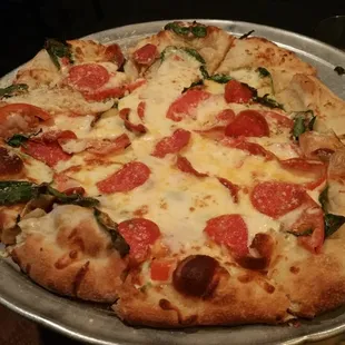 Maria pizza with pepperoni.  Great thin crust.