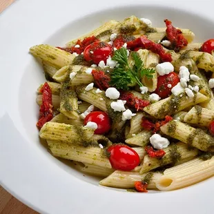 Penne Pesto w/Sun-dried Tomatoes, Goat Cheese &amp; Cherry Tomatoes