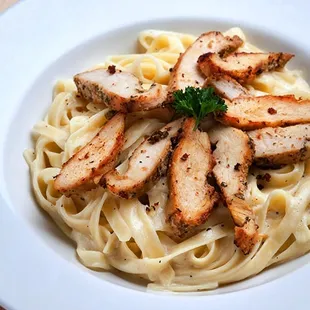 a plate of pasta with chicken