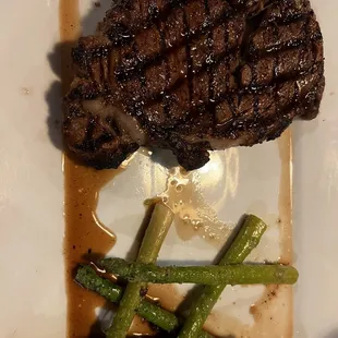 steak and asparagus