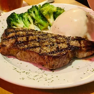 New York Strip (medium) with Broccoli and mashed Potatoes