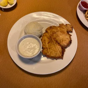 Lunch Chicken Fried Steak with Mash Pototoes !!! Best chicken fried chicken in Pasadena !! Come eat at Peppers !!!