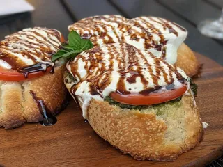 Alza Italian Kitchen