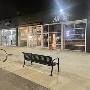 The outside of Pequeno next to the narrow way