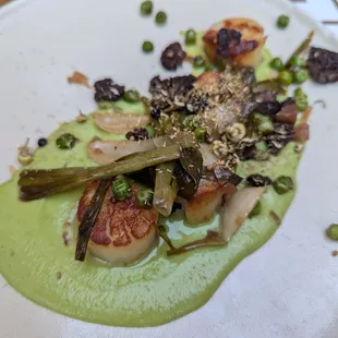 Inconsistently prepared scallops. Instagram: TianTianEats