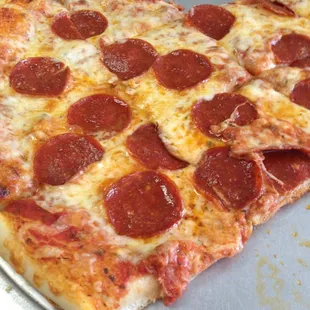 The large pepperoni pie