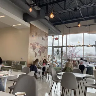 Lots of tables, chat and internet users!