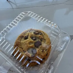 Chocolate chip cookie