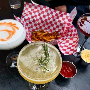 Honey Bee, Pisco Sour, Manhattan and fries