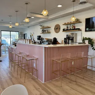 The bar with outlets