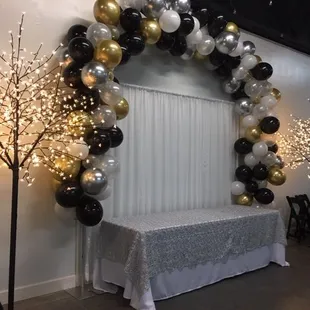 Center table with optional balloon arch