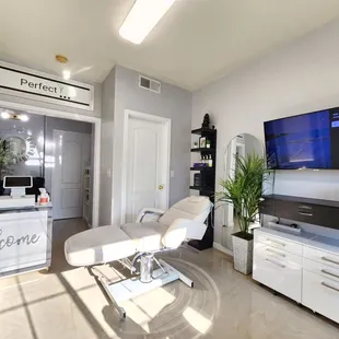 Reception &amp; Waxing station