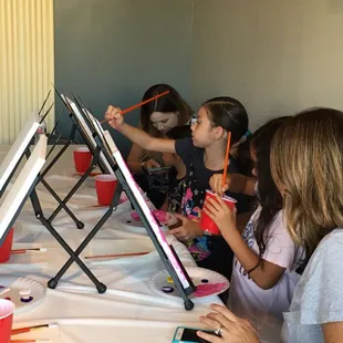 Kids paint and play class