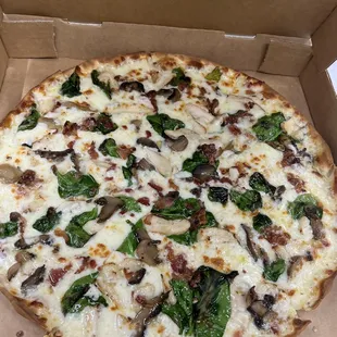 Chicken Alfredo on thin crust with spinach and mushrooms