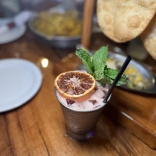  drink with a slice of orange