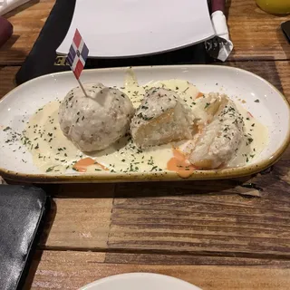 BOLAS DE YUCA