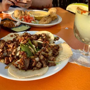 Tacos ricos, empanadas and margaritas