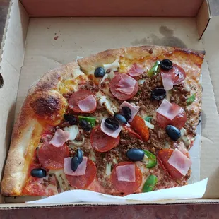 Deluxe Pizza