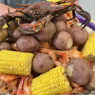 a crab, potatoes, and corn