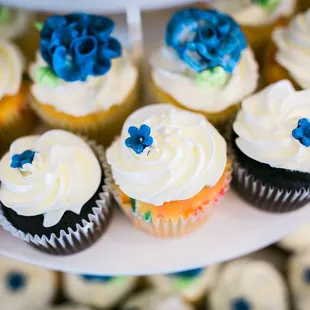 Cupcake wedding :)