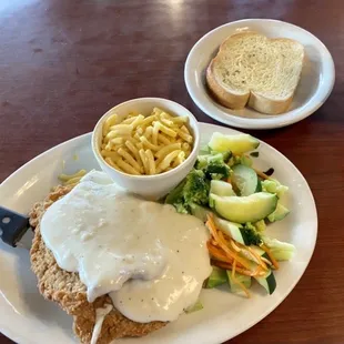 2 Chicken fried steak patties ! Vegetables, Mac and cheese with buttered toast.